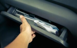 Checklist Lengkap Dokumen yang Harus Ada di Laci Dasbor Kendaraan Anda