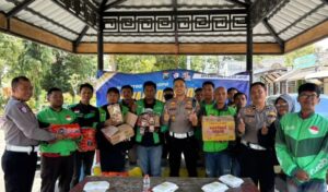 Ngopi Bareng Ojol, Satlantas Sumenep Ajak Jaga Keselamatan Lalu Lintas