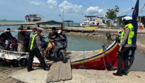 Polantas Menyapa di Pelabuhan Kalianget, Ajak Pengendara Utamakan Keselamatan