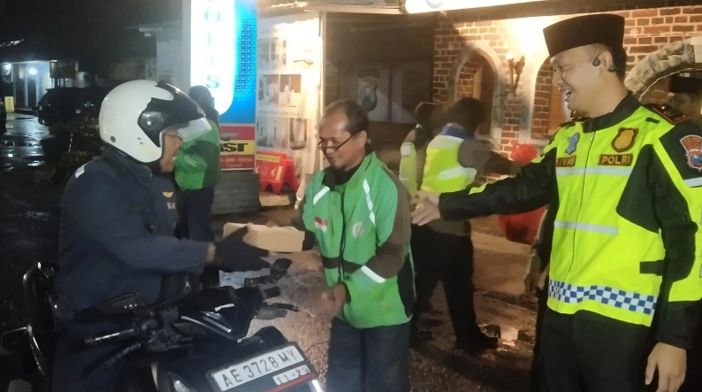 Polantas di Nganjuk Satukan Ojek Online dan Pangkalan, Tekankan Pentingnya Keselamatan Berlalu Lintas