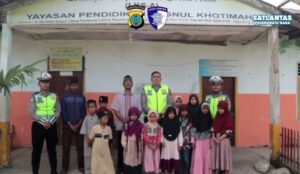Satlantas Polres Batu Bara Kunjungi Panti Asuhan Husnul Khotimah, Berbagi Sembako Usai Patroli Lalu Lintas