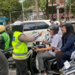 Tak Sekadar Atur Jalan, Satlantas Ternate Bagikan Takjil hingga Imbau Keselamatan