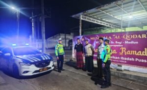Aksi Sahur off the Road, Satlantas Polres Madiun Sisir Permukiman Warga