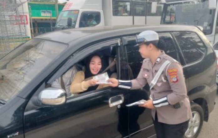 Cara Humanis Polisi Tabalong Ingatkan Pengendara Helm Bukan Sekadar Aturan Tapi Nyawa