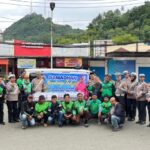 Jelang Waktu Buka, Satlantas Polresta Jayapura Kota Bagikan Takjil Untuk Komunitas Ojek Online