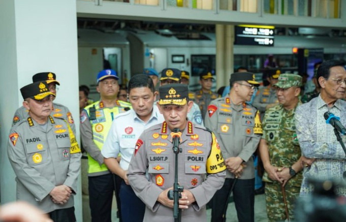 Kakorlantas Dampingi Kapolri Tinjau Stasiun Tugu Yogyakarta, Penumpang Meningkat Jadi 55 Ribu