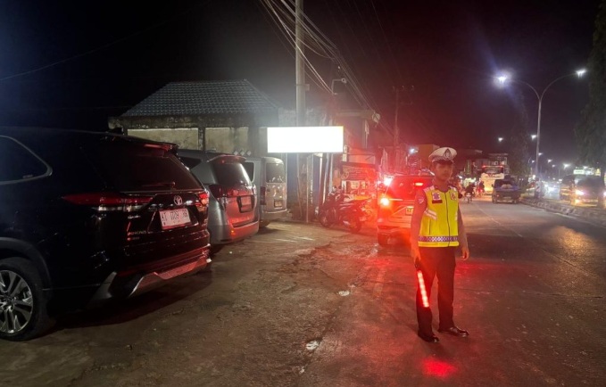 Pengamanan Ibadah, Satlantas Polres Kutai Timur Turun Atur Lalin di Masjid At-Taqwa