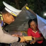 Sahur on the Road, Satlantas Banyuwangi Ajak Masyarakat Tertib Lalu Lintas Sambil Berbagi