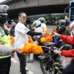 Satlantas Jakbar dan Komunitas Moge Bagikan 5.000 Takjil